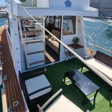 Готель Charming Boat House In Barcelona With Big Terrace And Solarium Сан-Адріа-де-Бесос Екстер'єр фото