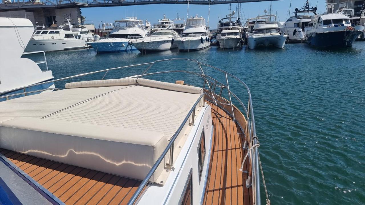 Готель Charming Boat House In Barcelona With Big Terrace And Solarium Сан-Адріа-де-Бесос Екстер'єр фото
