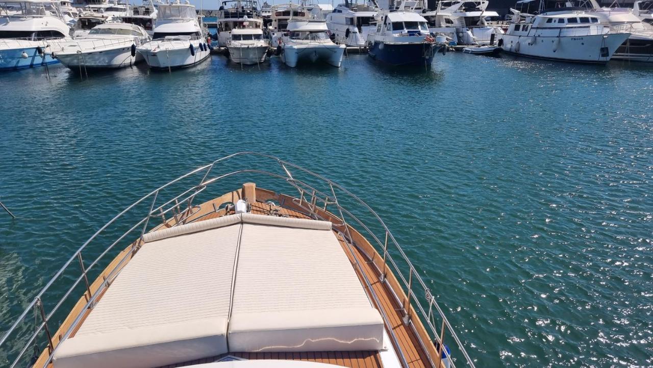 Готель Charming Boat House In Barcelona With Big Terrace And Solarium Сан-Адріа-де-Бесос Екстер'єр фото
