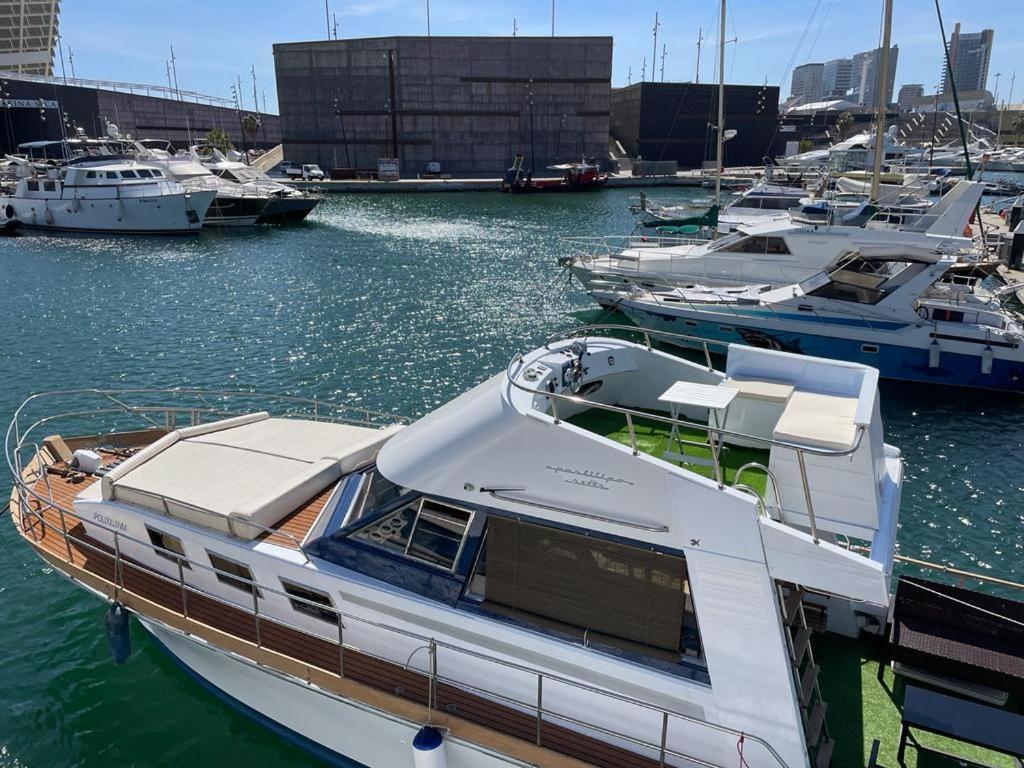 Готель Charming Boat House In Barcelona With Big Terrace And Solarium Сан-Адріа-де-Бесос Екстер'єр фото